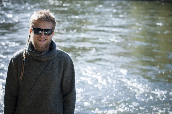 Portrait 2016 Mur Promenade Graz Wasser Lachen Brille Sonnenbrille Sonne Österreich