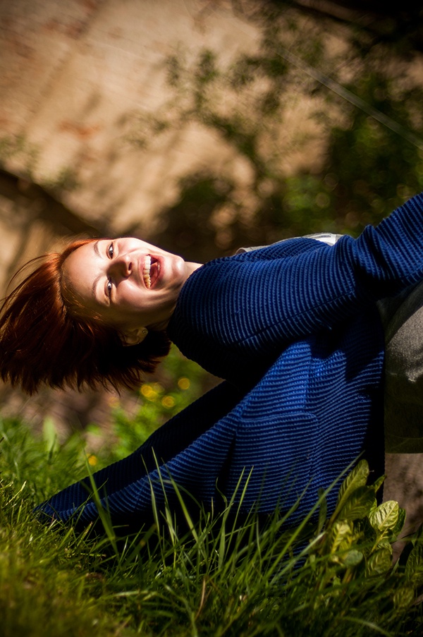 Portrait 2014schaukeln Schaukel Wiese Spaß Fröhlichkeit Bewegung Farbe Blau Grün Niederösterreich Ladendorf Österreich