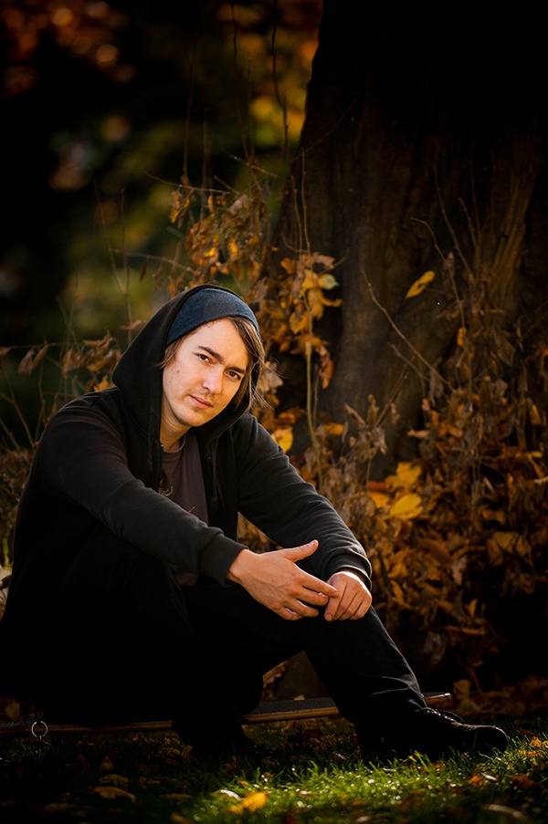 Portrait 2013 Herbst Graz Burggarten Stil Haube Laub Skateboard Österreich